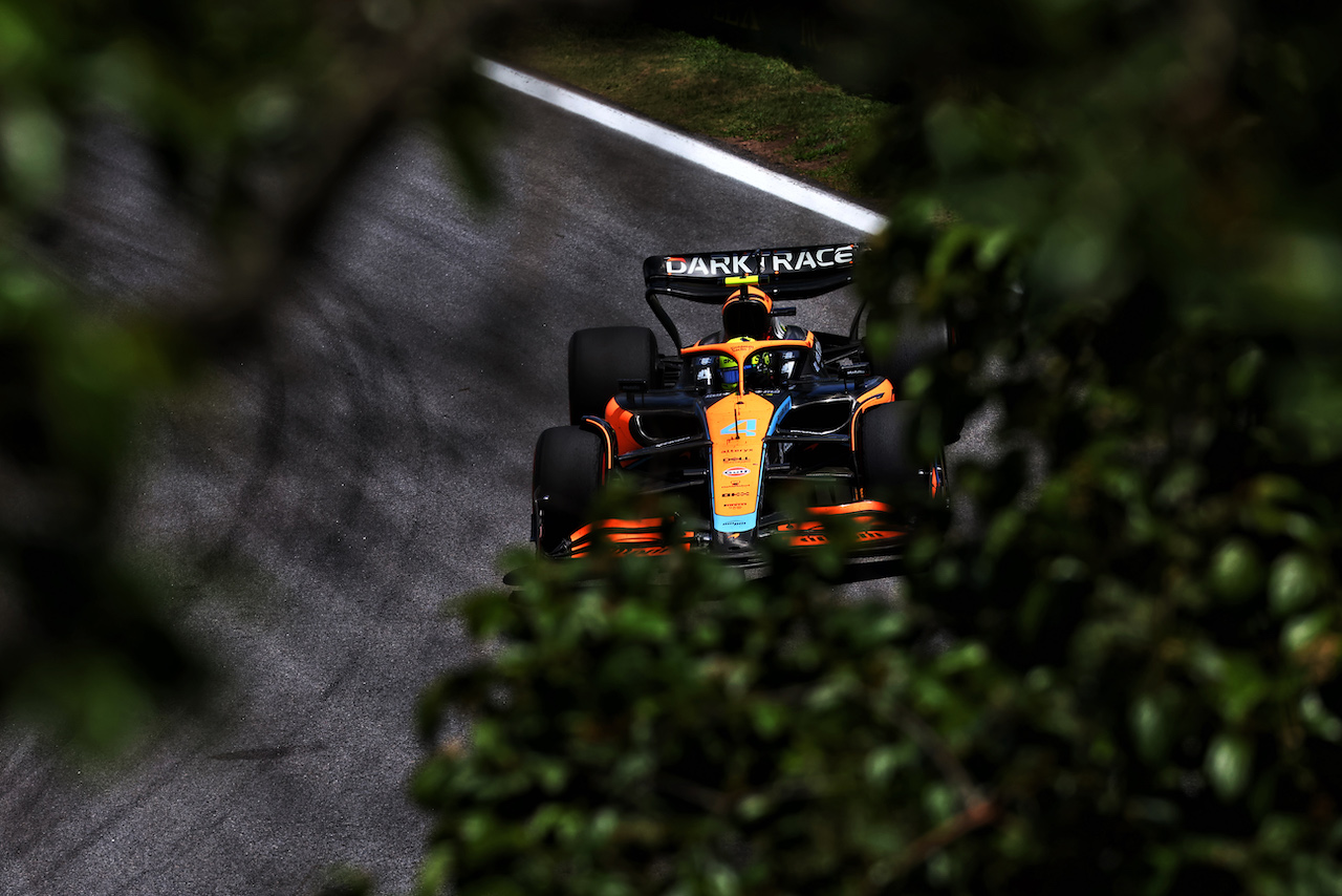 GP BRASILE, Lando Norris (GBR) McLaren MCL36.
12.11.2022. Formula 1 World Championship, Rd 21, Brazilian Grand Prix, Sao Paulo, Brazil, Sprint Day.
 - www.xpbimages.com, EMail: requests@xpbimages.com © Copyright: Coates / XPB Images