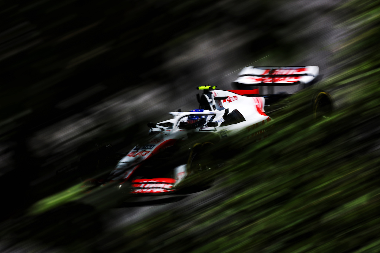 GP BRASILE, Mick Schumacher (GER) Haas VF-22.
12.11.2022. Formula 1 World Championship, Rd 21, Brazilian Grand Prix, Sao Paulo, Brazil, Sprint Day.
 - www.xpbimages.com, EMail: requests@xpbimages.com © Copyright: Coates / XPB Images