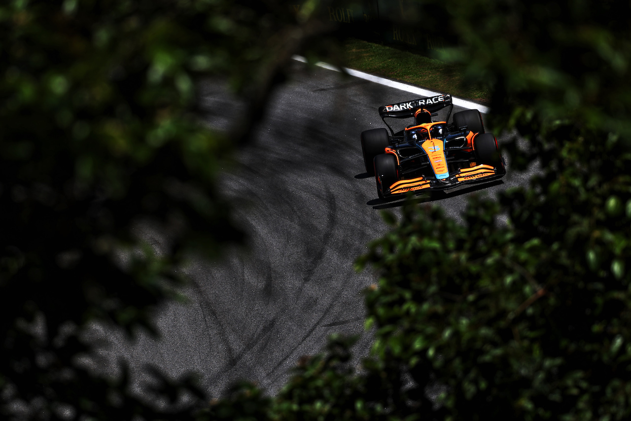 GP BRASILE, Daniel Ricciardo (AUS) McLaren MCL36.
12.11.2022. Formula 1 World Championship, Rd 21, Brazilian Grand Prix, Sao Paulo, Brazil, Sprint Day.
 - www.xpbimages.com, EMail: requests@xpbimages.com © Copyright: Coates / XPB Images