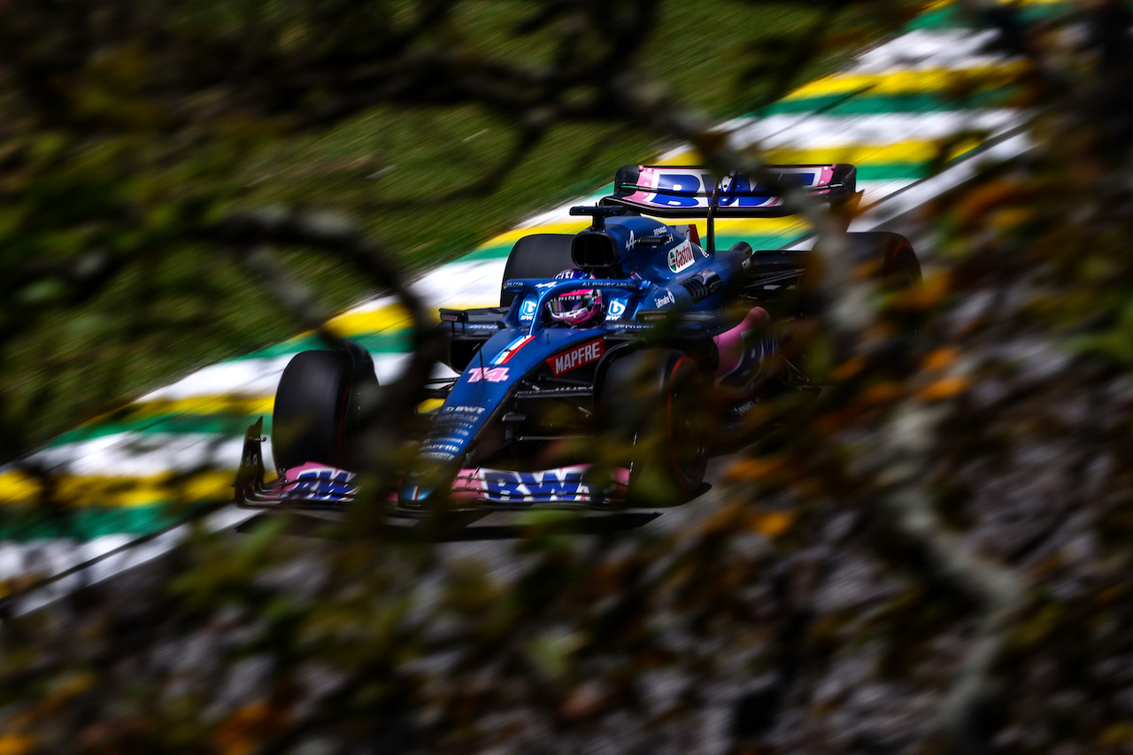 GP BRASILE, Fernando Alonso (ESP), Alpine F1 Team 
12.11.2022. Formula 1 World Championship, Rd 21, Brazilian Grand Prix, Sao Paulo, Brazil, Sprint Day.
- www.xpbimages.com, EMail: requests@xpbimages.com ¬© Copyright: Charniaux / XPB Images
