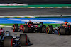 GP BRASILE, Carlos Sainz Jr (ESP), Ferrari e Max Verstappen (NLD), Red Bull Racing 
12.11.2022. Formula 1 World Championship, Rd 21, Brazilian Grand Prix, Sao Paulo, Brazil, Sprint Day.
- www.xpbimages.com, EMail: requests@xpbimages.com ¬© Copyright: Charniaux / XPB Images
