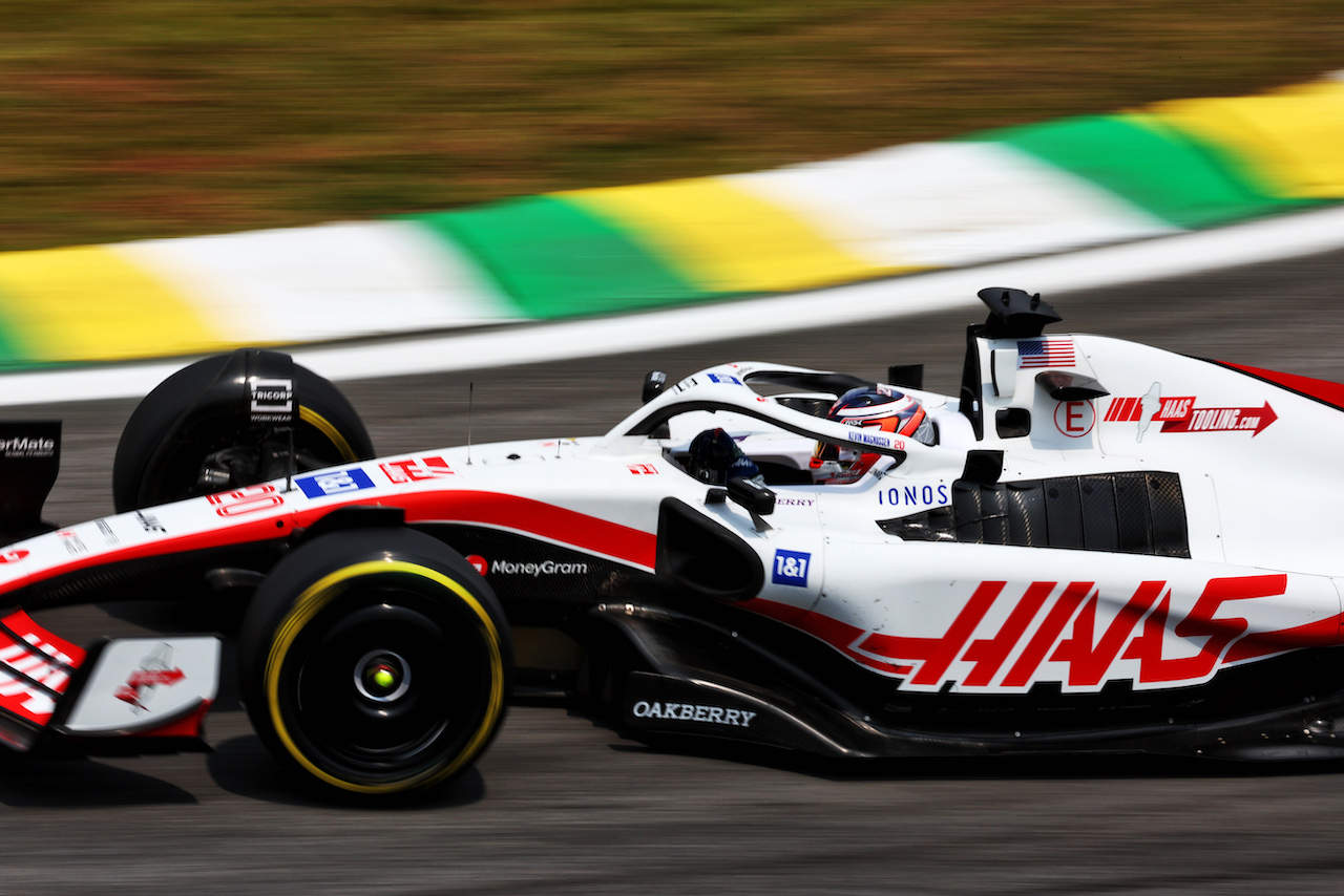 GP BRASILE, Kevin Magnussen (DEN) Haas VF-22.
11.11.2022. Formula 1 World Championship, Rd 21, Brazilian Grand Prix, Sao Paulo, Brazil, Qualifiche Day.
 - www.xpbimages.com, EMail: requests@xpbimages.com © Copyright: Coates / XPB Images