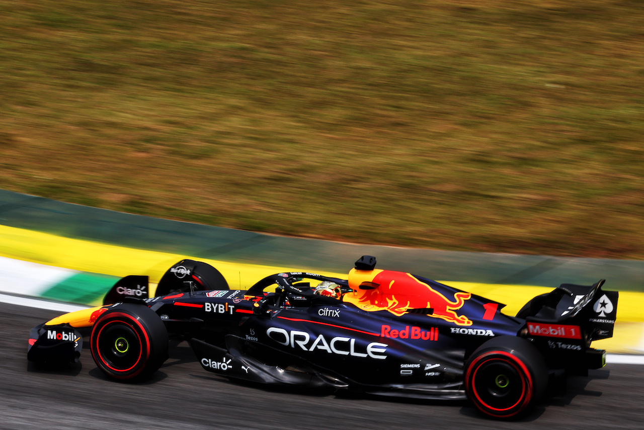 GP BRASILE, Max Verstappen (NLD) Red Bull Racing RB18.
11.11.2022. Formula 1 World Championship, Rd 21, Brazilian Grand Prix, Sao Paulo, Brazil, Qualifiche Day.
 - www.xpbimages.com, EMail: requests@xpbimages.com © Copyright: Coates / XPB Images