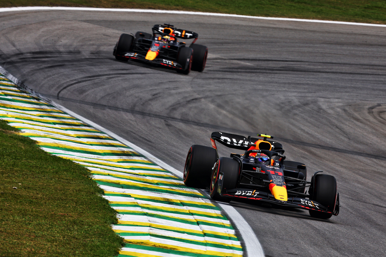 GP BRASILE, Sergio Perez (MEX) Red Bull Racing RB18.
11.11.2022. Formula 1 World Championship, Rd 21, Brazilian Grand Prix, Sao Paulo, Brazil, Qualifiche Day.
 - www.xpbimages.com, EMail: requests@xpbimages.com © Copyright: Coates / XPB Images