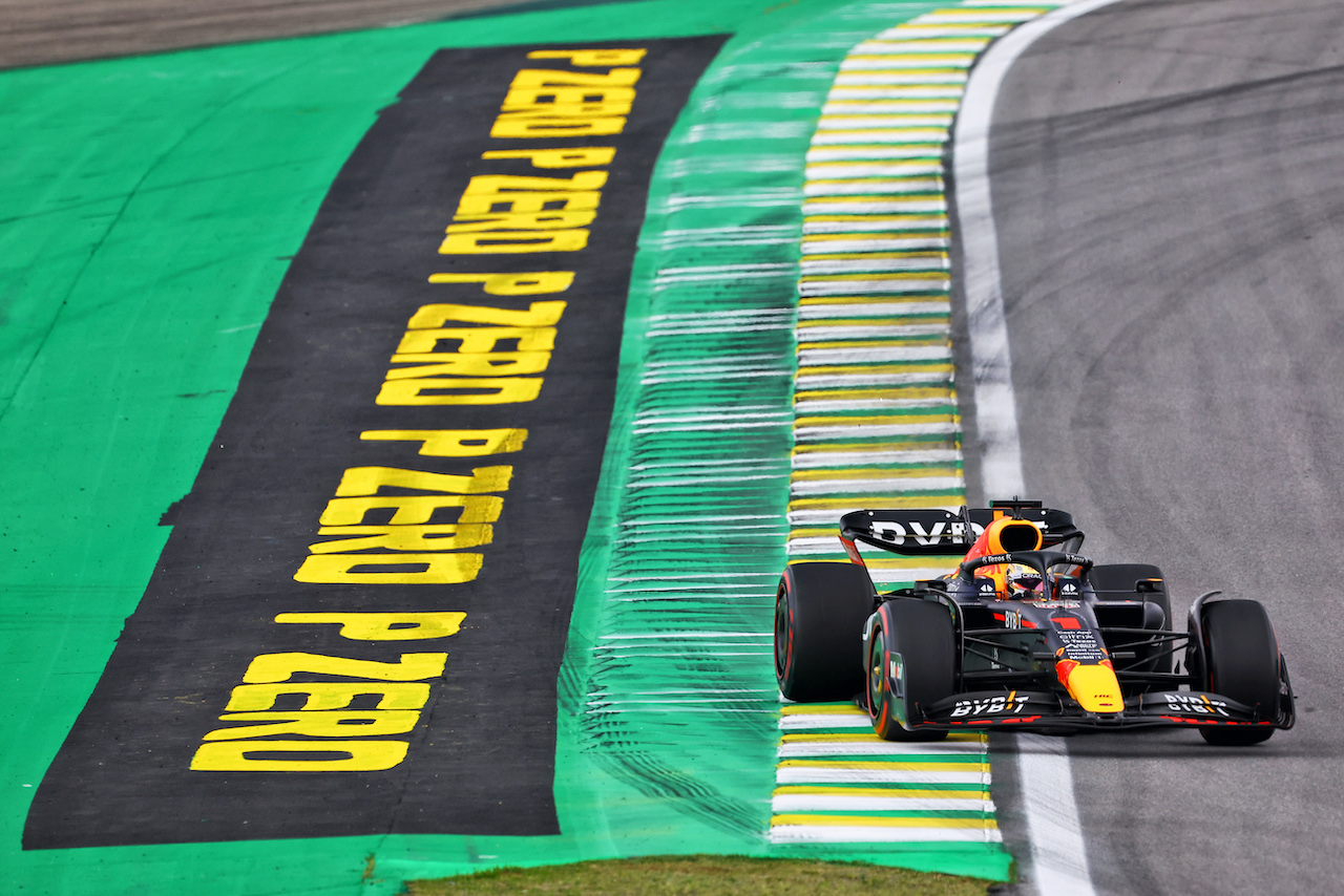 GP BRASILE, Max Verstappen (NLD) Red Bull Racing RB18.
11.11.2022. Formula 1 World Championship, Rd 21, Brazilian Grand Prix, Sao Paulo, Brazil, Qualifiche Day.
- www.xpbimages.com, EMail: requests@xpbimages.com © Copyright: XPB Images