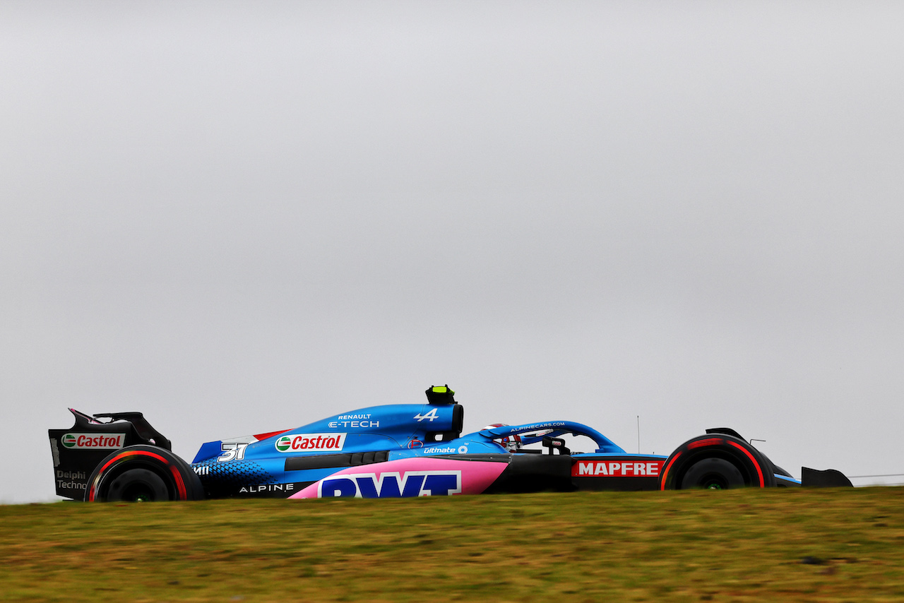 GP BRASILE, Esteban Ocon (FRA) Alpine F1 Team A522.
11.11.2022. Formula 1 World Championship, Rd 21, Brazilian Grand Prix, Sao Paulo, Brazil, Qualifiche Day.
 - www.xpbimages.com, EMail: requests@xpbimages.com © Copyright: Coates / XPB Images