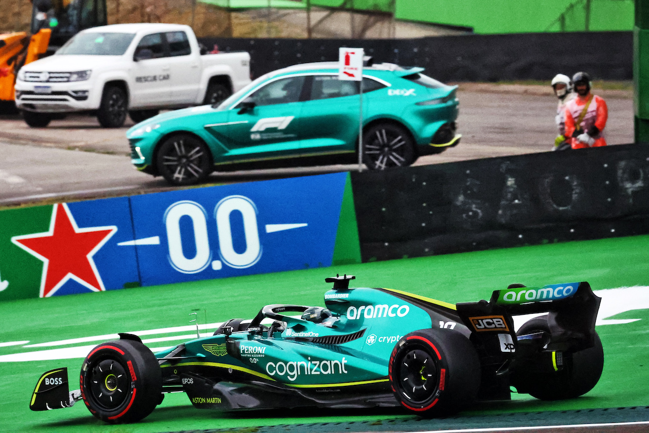 GP BRASILE, Lance Stroll (CDN) Aston Martin F1 Team AMR22 runs wide.
11.11.2022. Formula 1 World Championship, Rd 21, Brazilian Grand Prix, Sao Paulo, Brazil, Qualifiche Day.
- www.xpbimages.com, EMail: requests@xpbimages.com © Copyright: Batchelor / XPB Images