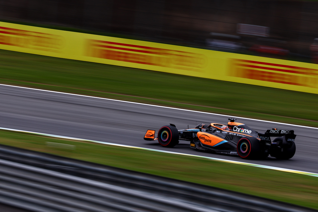 GP BRASILE, Daniel Ricciardo (AUS), McLaren F1 Team 
11.11.2022. Formula 1 World Championship, Rd 21, Brazilian Grand Prix, Sao Paulo, Brazil, Qualifiche Day.
- www.xpbimages.com, EMail: requests@xpbimages.com ¬© Copyright: Charniaux / XPB Images