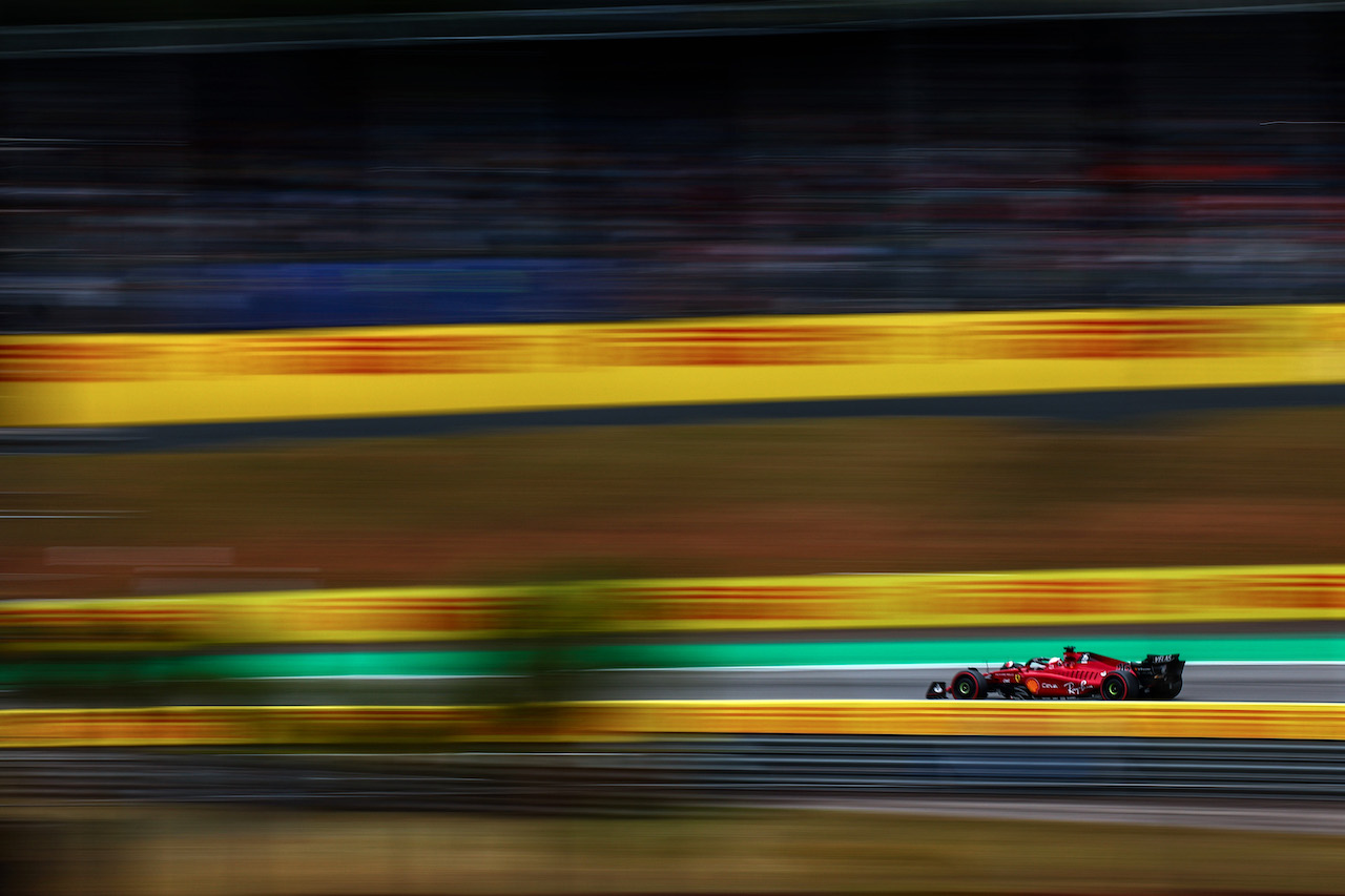 GP BRASILE, Charles Leclerc (FRA), Ferrari 
11.11.2022. Formula 1 World Championship, Rd 21, Brazilian Grand Prix, Sao Paulo, Brazil, Qualifiche Day.
- www.xpbimages.com, EMail: requests@xpbimages.com ¬© Copyright: Charniaux / XPB Images