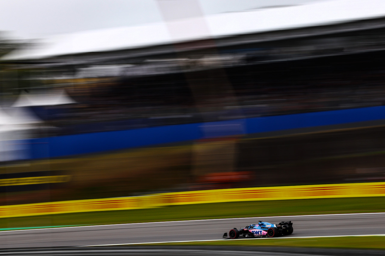 GP BRASILE, Fernando Alonso (ESP), Alpine F1 Team 
11.11.2022. Formula 1 World Championship, Rd 21, Brazilian Grand Prix, Sao Paulo, Brazil, Qualifiche Day.
- www.xpbimages.com, EMail: requests@xpbimages.com ¬© Copyright: Charniaux / XPB Images