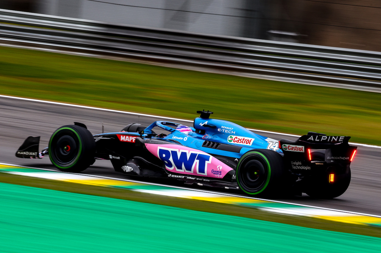 GP BRASILE, Fernando Alonso (ESP), Alpine F1 Team 
11.11.2022. Formula 1 World Championship, Rd 21, Brazilian Grand Prix, Sao Paulo, Brazil, Qualifiche Day.
- www.xpbimages.com, EMail: requests@xpbimages.com ¬© Copyright: Charniaux / XPB Images