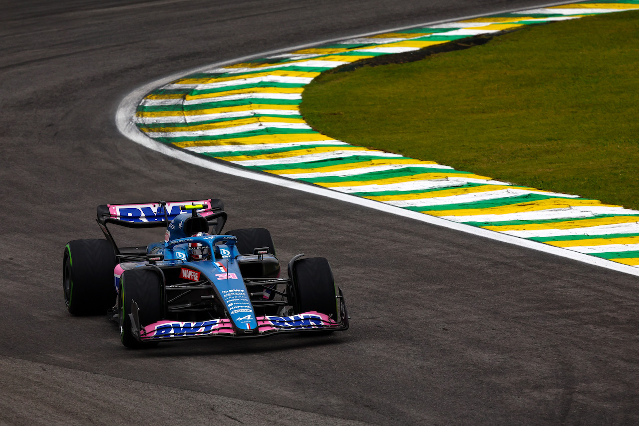 GP BRASILE, Esteban Ocon (FRA), Alpine F1 Team 
11.11.2022. Formula 1 World Championship, Rd 21, Brazilian Grand Prix, Sao Paulo, Brazil, Qualifiche Day.
- www.xpbimages.com, EMail: requests@xpbimages.com ¬© Copyright: Charniaux / XPB Images