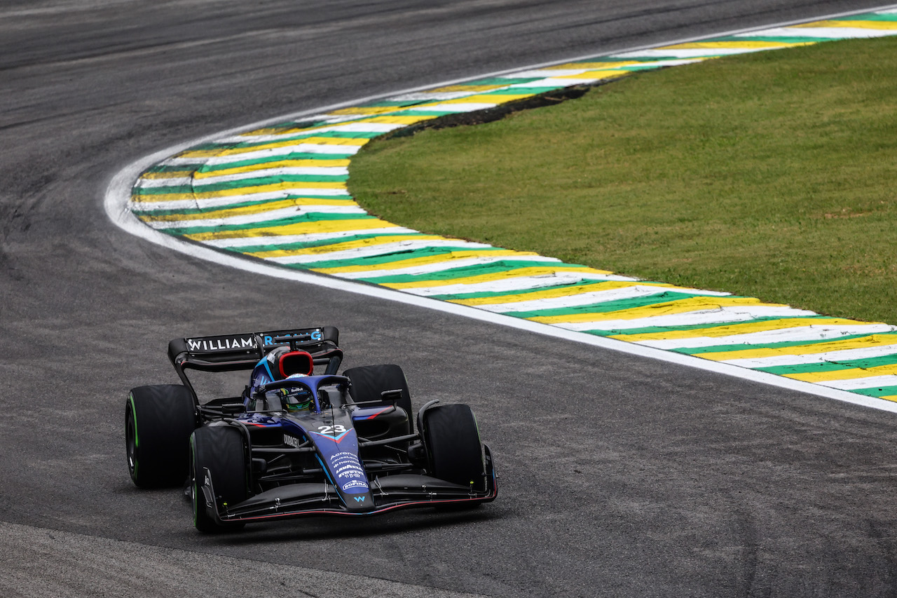 GP BRASILE, Alex Albon (THA), Williams F1 Team 
11.11.2022. Formula 1 World Championship, Rd 21, Brazilian Grand Prix, Sao Paulo, Brazil, Qualifiche Day.
- www.xpbimages.com, EMail: requests@xpbimages.com ¬© Copyright: Charniaux / XPB Images
