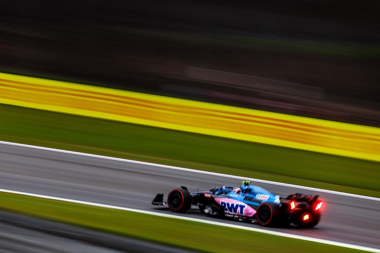GP BRASILE, Esteban Ocon (FRA), Alpine F1 Team 
11.11.2022. Formula 1 World Championship, Rd 21, Brazilian Grand Prix, Sao Paulo, Brazil, Qualifiche Day.
- www.xpbimages.com, EMail: requests@xpbimages.com ¬© Copyright: Charniaux / XPB Images