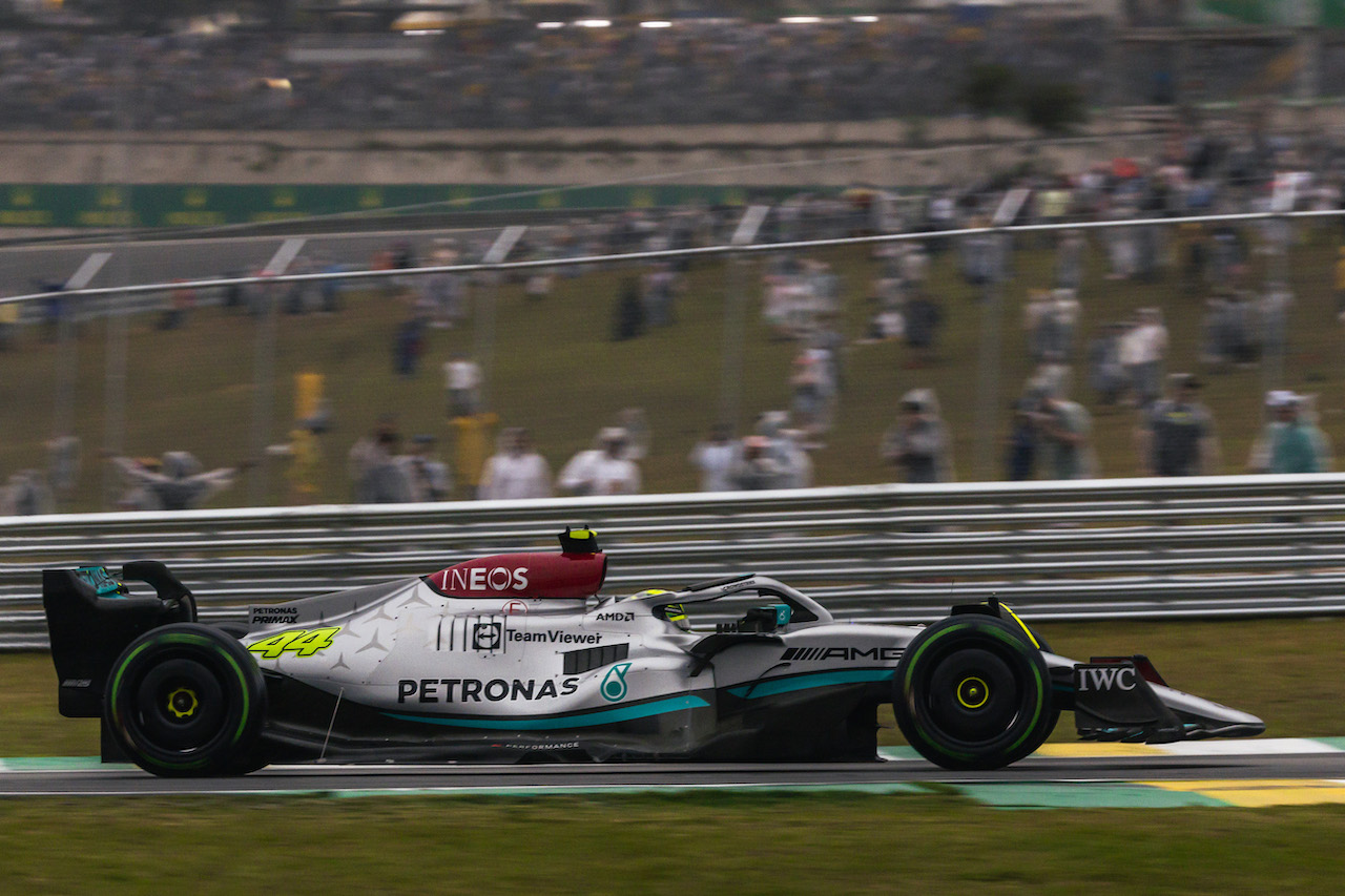 GP BRASILE, Lewis Hamilton (GBR) Mercedes AMG F1 W13.
11.11.2022. Formula 1 World Championship, Rd 21, Brazilian Grand Prix, Sao Paulo, Brazil, Qualifiche Day.
- www.xpbimages.com, EMail: requests@xpbimages.com © Copyright: Bearne / XPB Images