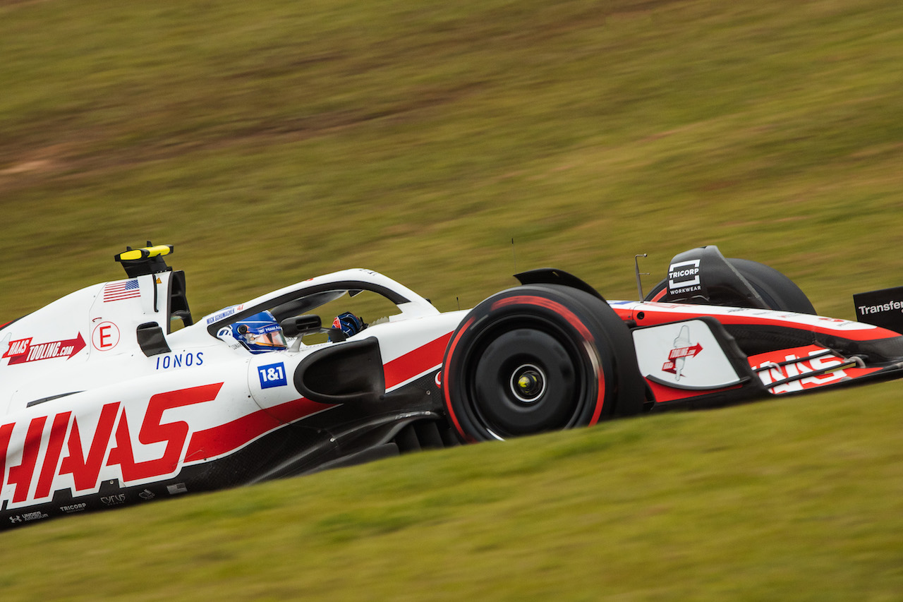 GP BRASILE, Mick Schumacher (GER) Haas VF-22.
11.11.2022. Formula 1 World Championship, Rd 21, Brazilian Grand Prix, Sao Paulo, Brazil, Qualifiche Day.
- www.xpbimages.com, EMail: requests@xpbimages.com © Copyright: Bearne / XPB Images
