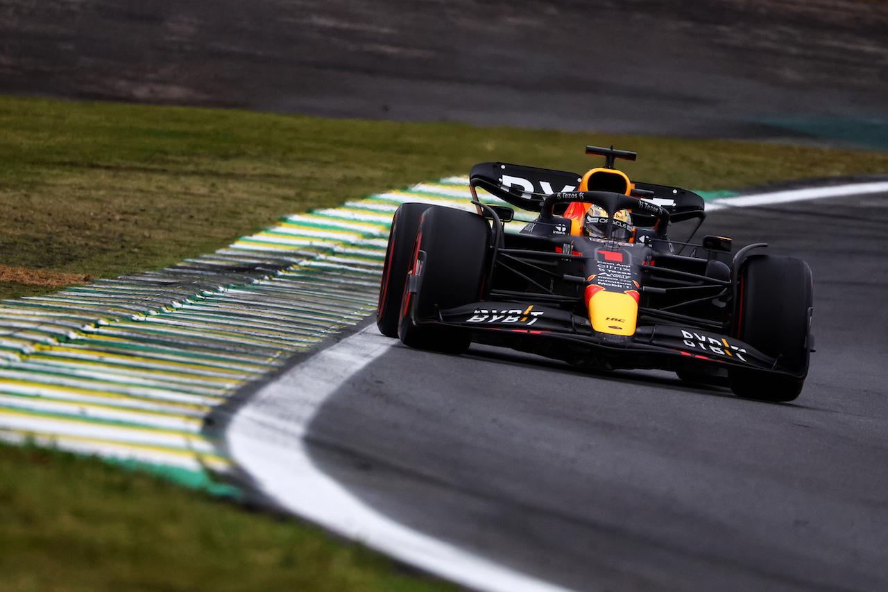 GP BRASILE, Max Verstappen (NLD) Red Bull Racing RB18.
11.11.2022. Formula 1 World Championship, Rd 21, Brazilian Grand Prix, Sao Paulo, Brazil, Qualifiche Day.
 - www.xpbimages.com, EMail: requests@xpbimages.com © Copyright: Coates / XPB Images