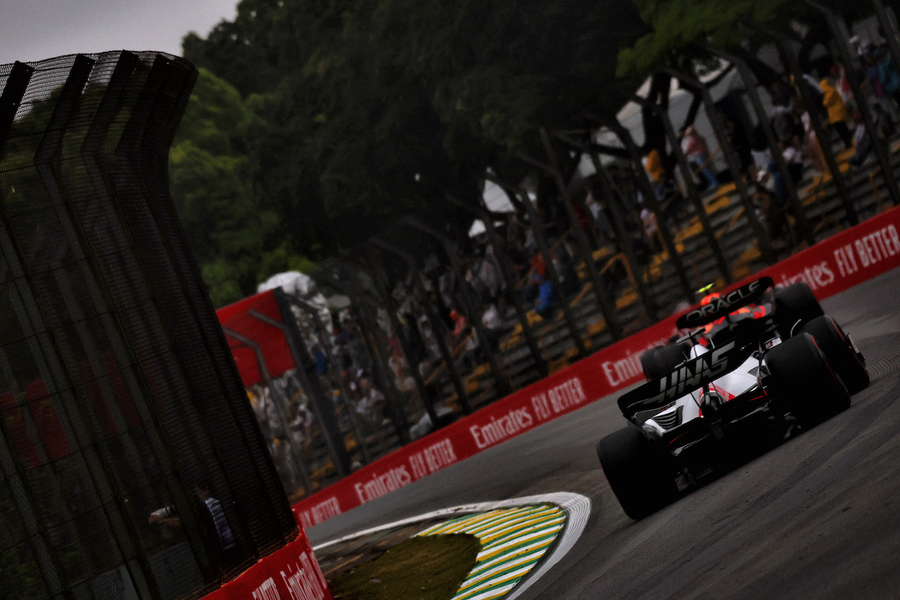 GP BRASILE, Kevin Magnussen (DEN) Haas VF-22.
11.11.2022. Formula 1 World Championship, Rd 21, Brazilian Grand Prix, Sao Paulo, Brazil, Qualifiche Day.
 - www.xpbimages.com, EMail: requests@xpbimages.com © Copyright: Coates / XPB Images