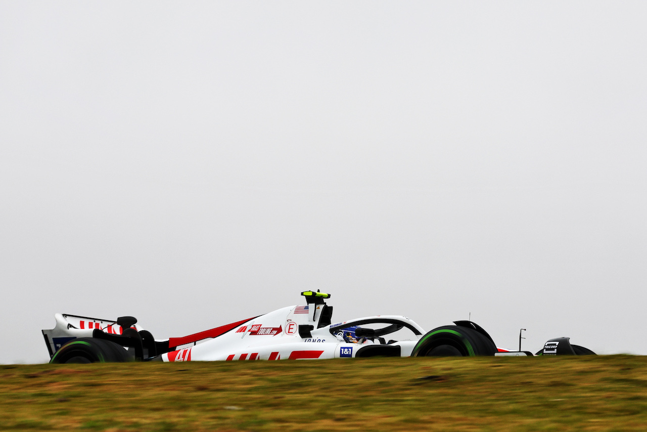 GP BRASILE, Mick Schumacher (GER) Haas VF-22.
11.11.2022. Formula 1 World Championship, Rd 21, Brazilian Grand Prix, Sao Paulo, Brazil, Qualifiche Day.
 - www.xpbimages.com, EMail: requests@xpbimages.com © Copyright: Coates / XPB Images