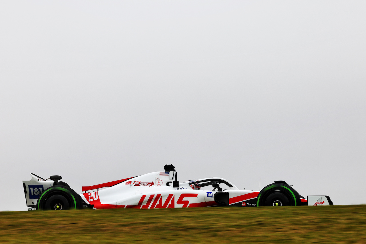 GP BRASILE, Kevin Magnussen (DEN) Haas VF-22.
11.11.2022. Formula 1 World Championship, Rd 21, Brazilian Grand Prix, Sao Paulo, Brazil, Qualifiche Day.
 - www.xpbimages.com, EMail: requests@xpbimages.com © Copyright: Coates / XPB Images