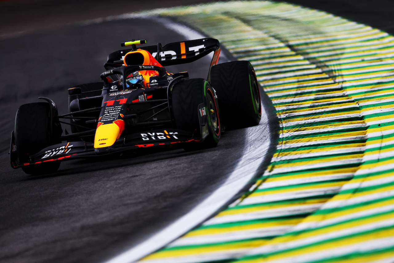GP BRASILE, Sergio Perez (MEX) Red Bull Racing RB18.
11.11.2022. Formula 1 World Championship, Rd 21, Brazilian Grand Prix, Sao Paulo, Brazil, Qualifiche Day.
- www.xpbimages.com, EMail: requests@xpbimages.com © Copyright: XPB Images