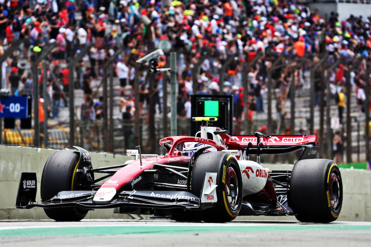 GP BRASILE, Guanyu Zhou (CHN) Alfa Romeo F1 Team C42.
11.11.2022. Formula 1 World Championship, Rd 21, Brazilian Grand Prix, Sao Paulo, Brazil, Qualifiche Day.
- www.xpbimages.com, EMail: requests@xpbimages.com © Copyright: Batchelor / XPB Images