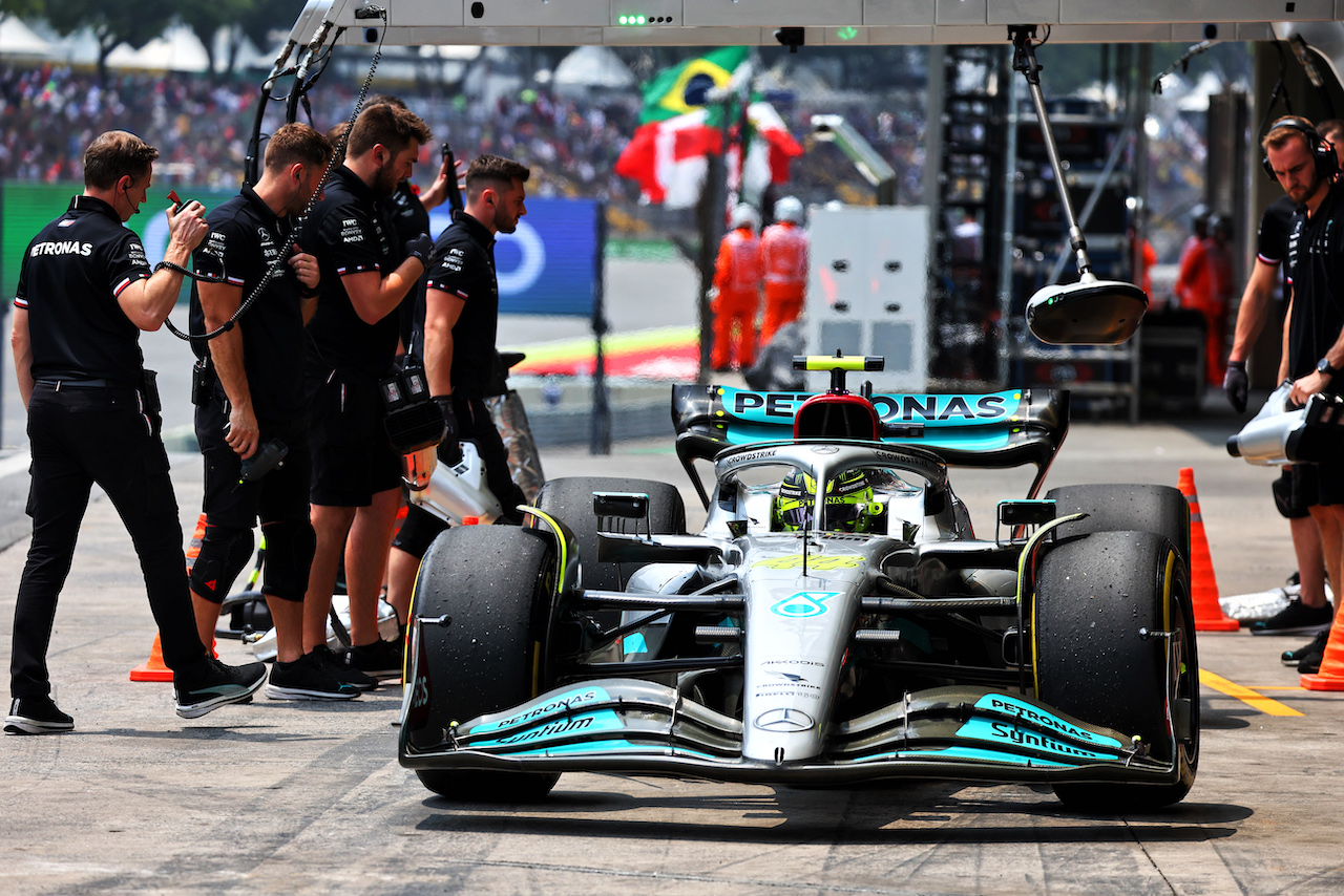 GP BRASILE, Lewis Hamilton (GBR) Mercedes AMG F1 W13.
11.11.2022. Formula 1 World Championship, Rd 21, Brazilian Grand Prix, Sao Paulo, Brazil, Qualifiche Day.
- www.xpbimages.com, EMail: requests@xpbimages.com © Copyright: Batchelor / XPB Images