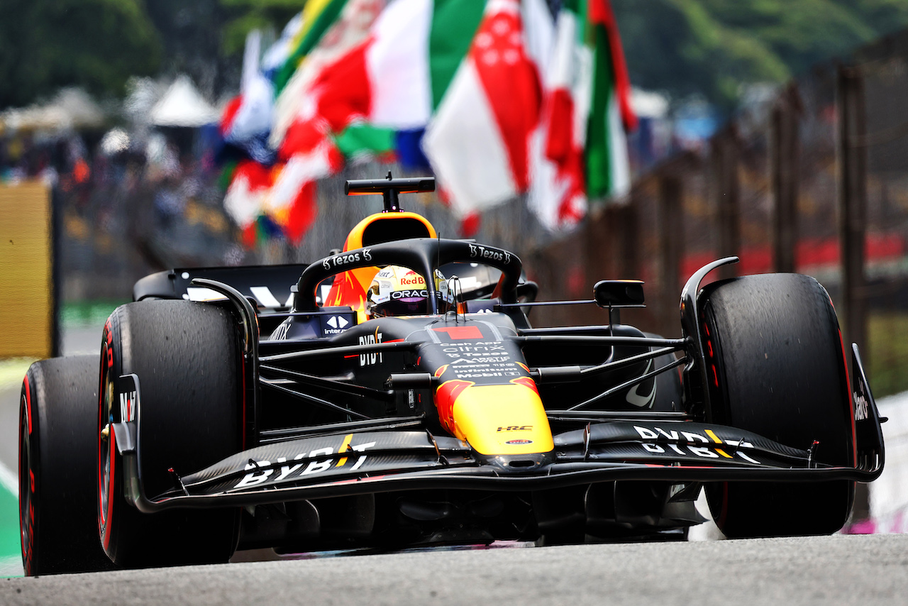 GP BRASILE, Max Verstappen (NLD) Red Bull Racing RB18.
11.11.2022. Formula 1 World Championship, Rd 21, Brazilian Grand Prix, Sao Paulo, Brazil, Qualifiche Day.
- www.xpbimages.com, EMail: requests@xpbimages.com © Copyright: Batchelor / XPB Images