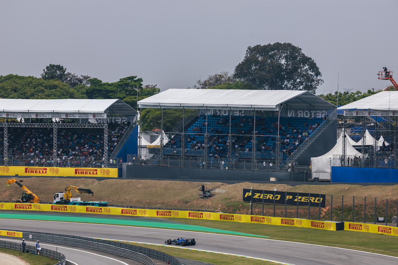 GP BRASILE, Nicholas Latifi (CDN) Williams Racing FW44.
11.11.2022. Formula 1 World Championship, Rd 21, Brazilian Grand Prix, Sao Paulo, Brazil, Qualifiche Day.
- www.xpbimages.com, EMail: requests@xpbimages.com © Copyright: Bearne / XPB Images