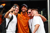 GP BRASILE, Daniel Ricciardo (AUS) McLaren with fans.
11.11.2022. Formula 1 World Championship, Rd 21, Brazilian Grand Prix, Sao Paulo, Brazil, Qualifiche Day.
 - www.xpbimages.com, EMail: requests@xpbimages.com © Copyright: Coates / XPB Images