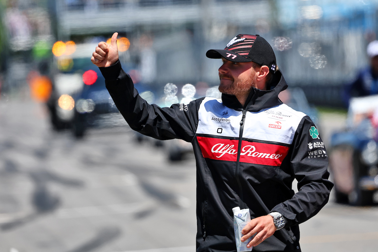 GP CANADA, Valtteri Bottas (FIN) Alfa Romeo F1 Team on the drivers parade.
19.06.2022. Formula 1 World Championship, Rd 9, Canadian Grand Prix, Montreal, Canada, Gara Day.
- www.xpbimages.com, EMail: requests@xpbimages.com © Copyright: Batchelor / XPB Images
