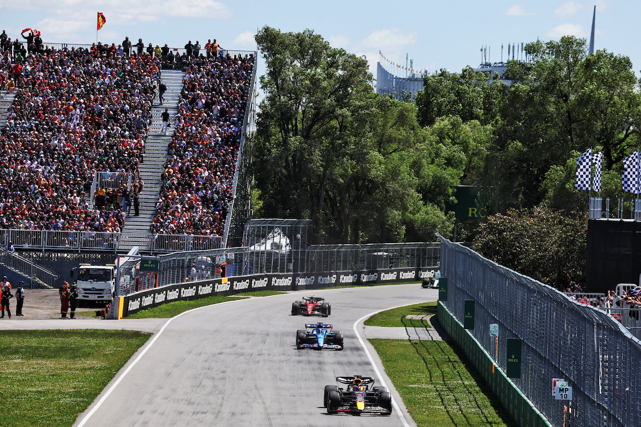 GP CANADA, Max Verstappen (NLD) Red Bull Racing RB18.
19.06.2022. Formula 1 World Championship, Rd 9, Canadian Grand Prix, Montreal, Canada, Gara Day.
- www.xpbimages.com, EMail: requests@xpbimages.com © Copyright: Bearne / XPB Images