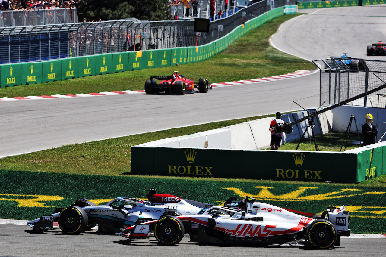 GP CANADA, George Russell (GBR) Mercedes AMG F1 W13 e Mick Schumacher (GER) Haas VF-22 battle for position.
19.06.2022. Formula 1 World Championship, Rd 9, Canadian Grand Prix, Montreal, Canada, Gara Day.
- www.xpbimages.com, EMail: requests@xpbimages.com © Copyright: Bearne / XPB Images