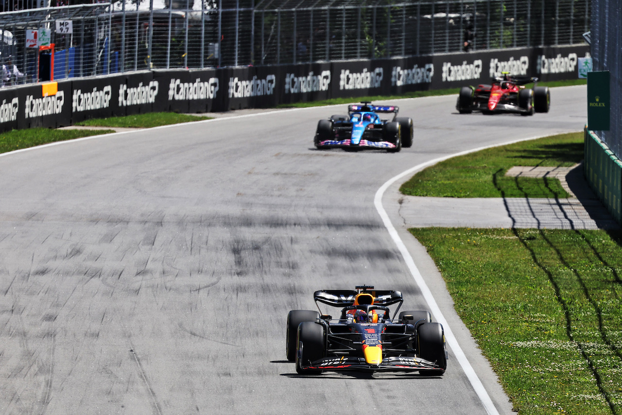 GP CANADA, Max Verstappen (NLD) Red Bull Racing RB18.
19.06.2022. Formula 1 World Championship, Rd 9, Canadian Grand Prix, Montreal, Canada, Gara Day.
- www.xpbimages.com, EMail: requests@xpbimages.com © Copyright: Bearne / XPB Images