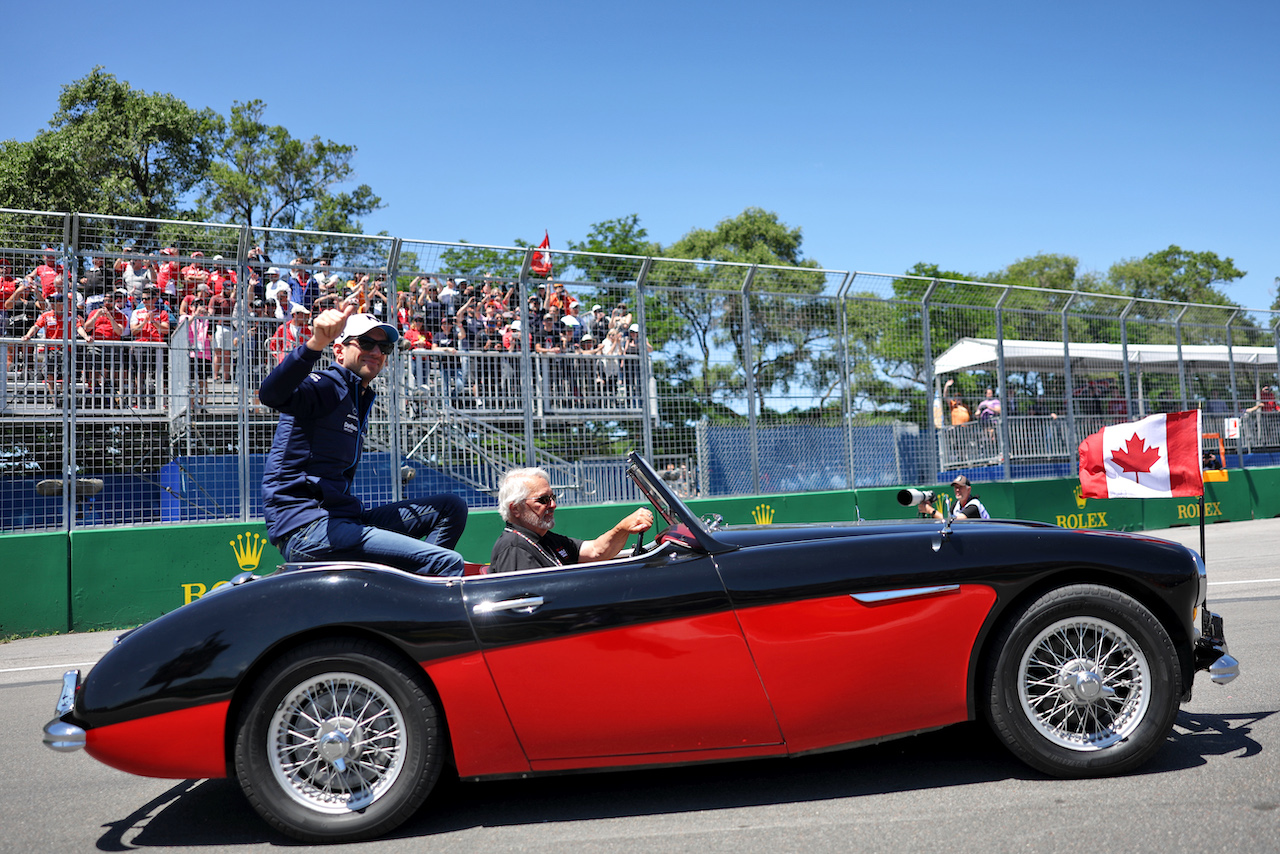 GP CANADA, Nicholas Latifi (CDN) Williams Racing on the drivers parade.
19.06.2022. Formula 1 World Championship, Rd 9, Canadian Grand Prix, Montreal, Canada, Gara Day.
- www.xpbimages.com, EMail: requests@xpbimages.com © Copyright: Bearne / XPB Images