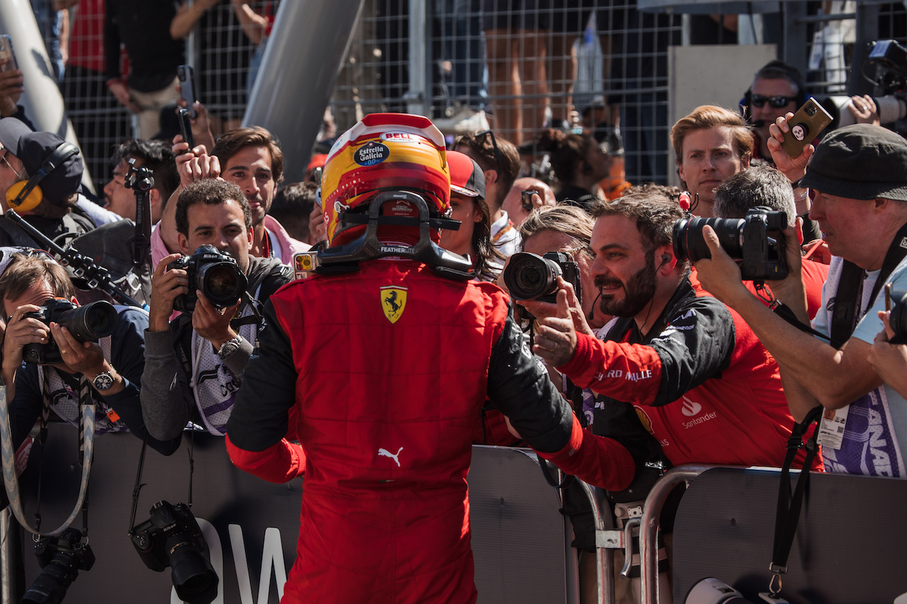 GP CANADA, Carlos Sainz Jr (ESP) Ferrari celebrates his third position in parc ferme.
19.06.2022. Formula 1 World Championship, Rd 9, Canadian Grand Prix, Montreal, Canada, Gara Day.
- www.xpbimages.com, EMail: requests@xpbimages.com © Copyright: Bearne / XPB Images