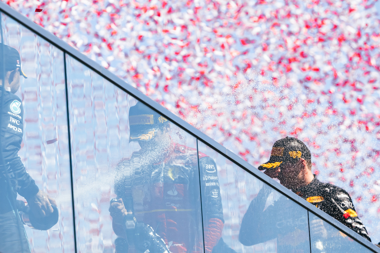 GP CANADA, (L to R): Lewis Hamilton (GBR) Mercedes AMG F1; Carlos Sainz Jr (ESP) Ferrari; e Max Verstappen (NLD) Red Bull Racing celebrate on the podium.
19.06.2022. Formula 1 World Championship, Rd 9, Canadian Grand Prix, Montreal, Canada, Gara Day.
- www.xpbimages.com, EMail: requests@xpbimages.com © Copyright: Bearne / XPB Images