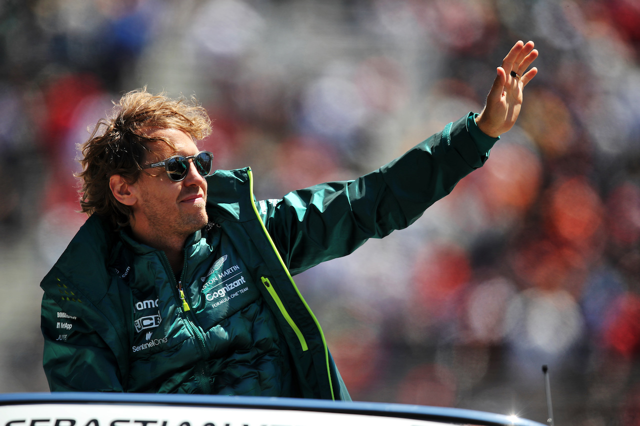 GP CANADA, Sebastian Vettel (GER) Aston Martin F1 Team on the drivers parade.
19.06.2022. Formula 1 World Championship, Rd 9, Canadian Grand Prix, Montreal, Canada, Gara Day.
 - www.xpbimages.com, EMail: requests@xpbimages.com © Copyright: Coates / XPB Images