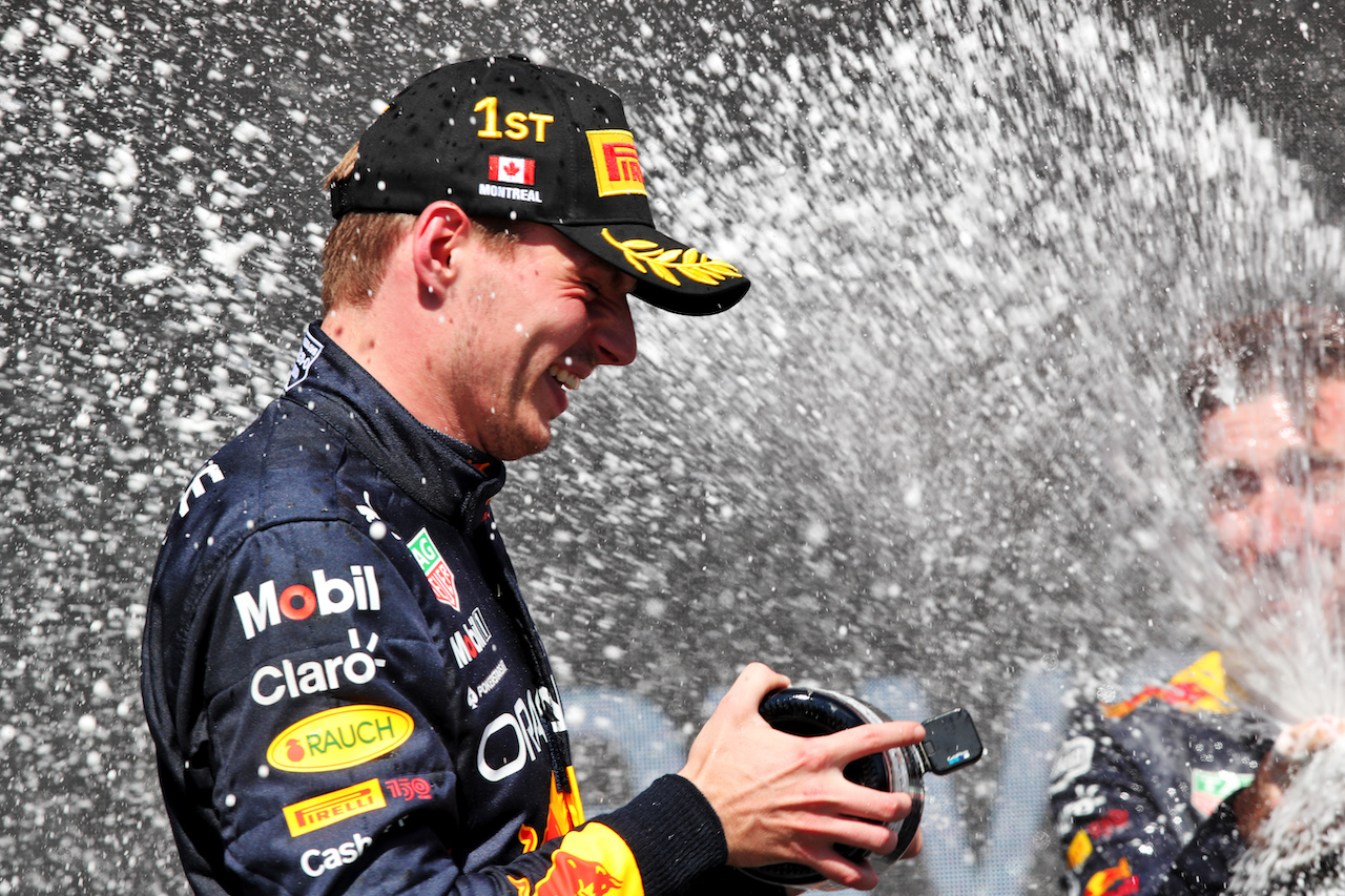 GP CANADA, Gara winner Max Verstappen (NLD) Red Bull Racing celebrates on the podium.
19.06.2022. Formula 1 World Championship, Rd 9, Canadian Grand Prix, Montreal, Canada, Gara Day.
 - www.xpbimages.com, EMail: requests@xpbimages.com © Copyright: Coates / XPB Images