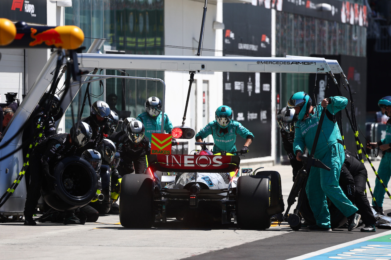 GP CANADA, George Russell (GBR) Mercedes AMG F1 W13 pit stop.
19.06.2022. Formula 1 World Championship, Rd 9, Canadian Grand Prix, Montreal, Canada, Gara Day.
- www.xpbimages.com, EMail: requests@xpbimages.com ¬© Copyright: Batchelor / XPB Images