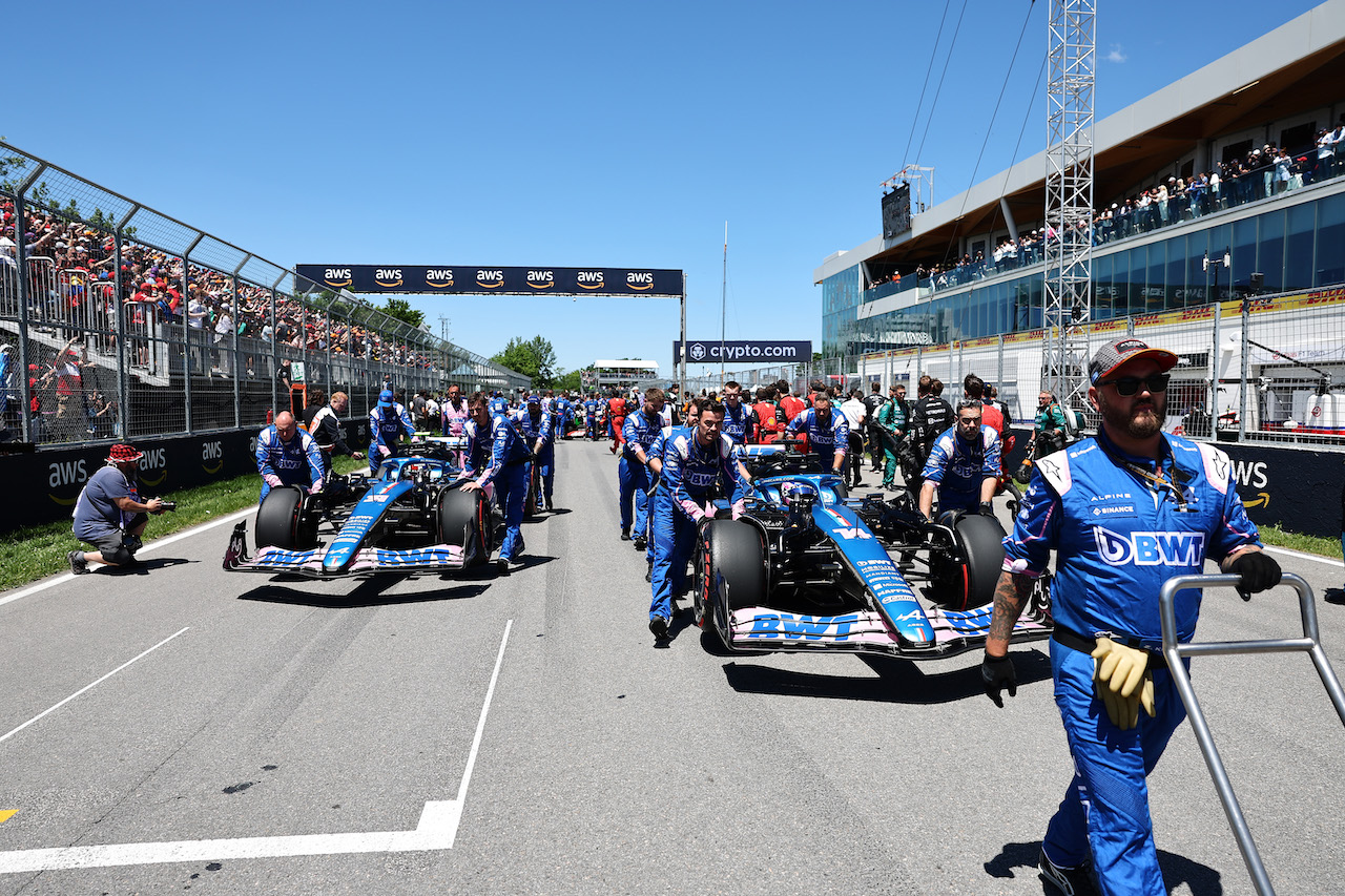 GP CANADA, Esteban Ocon (FRA) Alpine F1 Team A522 e fFernando Alonso (ESP) Alpine F1 Team A522.
19.06.2022. Formula 1 World Championship, Rd 9, Canadian Grand Prix, Montreal, Canada, Gara Day.
- www.xpbimages.com, EMail: requests@xpbimages.com © Copyright: Batchelor / XPB Images