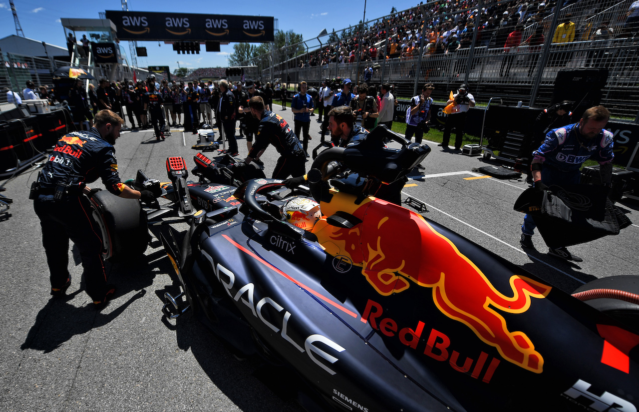 GP CANADA, Max Verstappen (NLD) Red Bull Racing RB18 on the grid.
19.06.2022. Formula 1 World Championship, Rd 9, Canadian Grand Prix, Montreal, Canada, Gara Day.
 - www.xpbimages.com, EMail: requests@xpbimages.com © Copyright: Coates / XPB Images