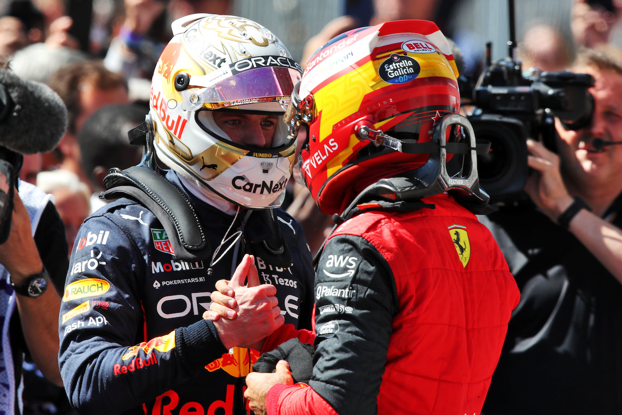 GP CANADA, (L to R): vincitore Max Verstappen (NLD) Red Bull Racing celebrates with second placed Carlos Sainz Jr (ESP) Ferrari in parc ferme.
19.06.2022. Formula 1 World Championship, Rd 9, Canadian Grand Prix, Montreal, Canada, Gara Day.
 - www.xpbimages.com, EMail: requests@xpbimages.com © Copyright: Coates / XPB Images