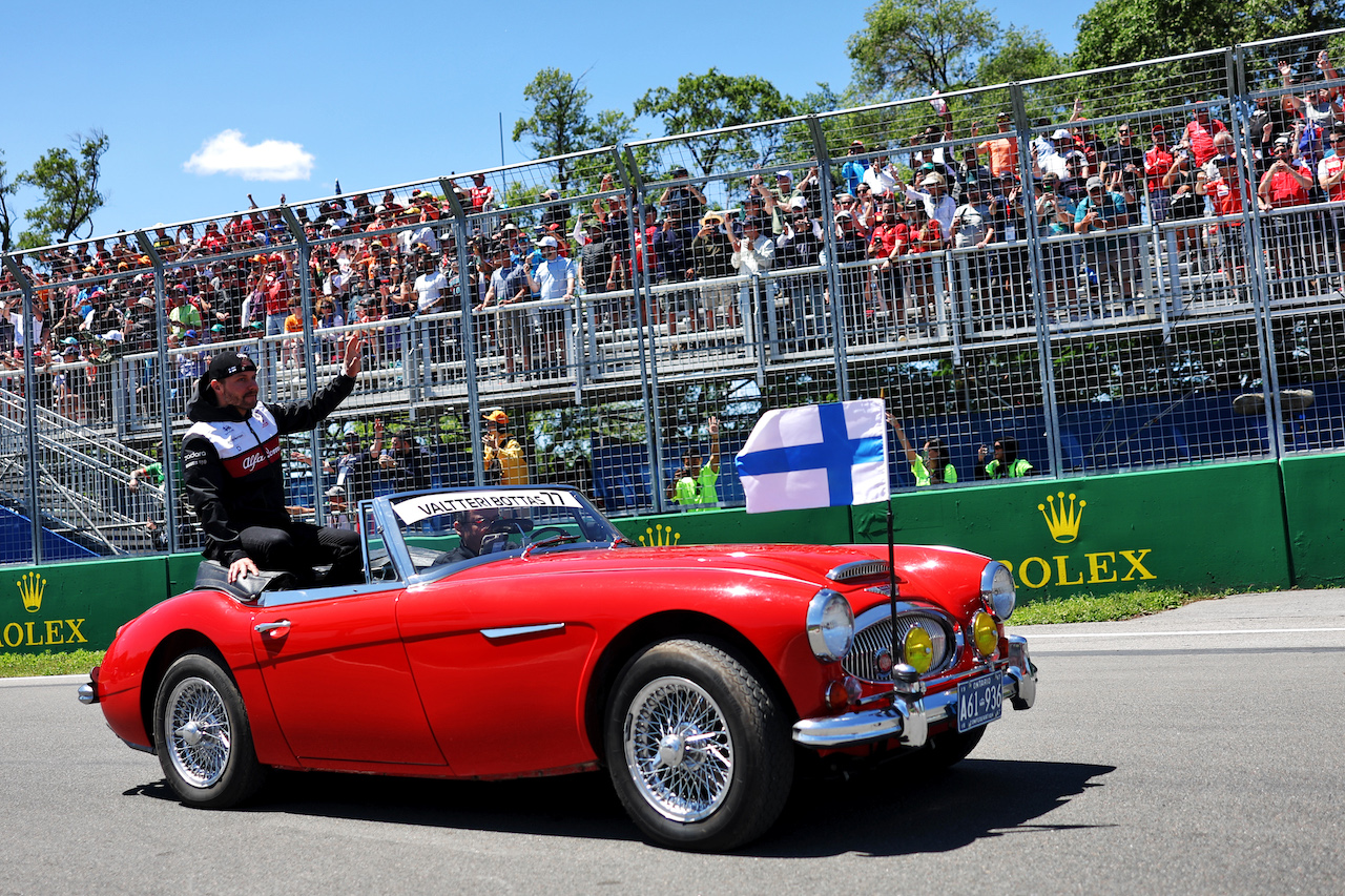 GP CANADA, Valtteri Bottas (FIN) Alfa Romeo F1 Team on the drivers parade.
19.06.2022. Formula 1 World Championship, Rd 9, Canadian Grand Prix, Montreal, Canada, Gara Day.
- www.xpbimages.com, EMail: requests@xpbimages.com © Copyright: Bearne / XPB Images