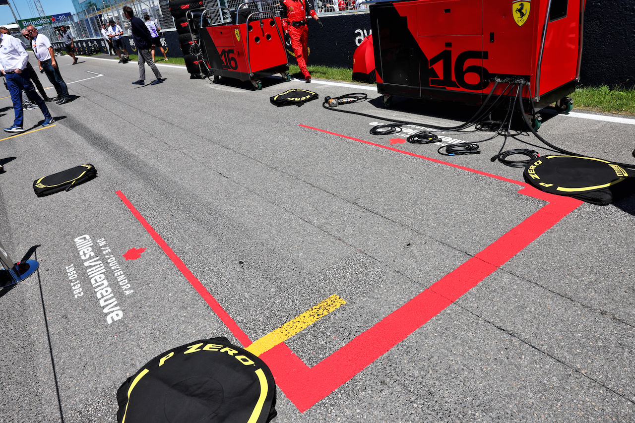 GP CANADA, griglia position of Charles Leclerc (MON) Ferrari painted red in tribute to Gilles Villeneuve.
19.06.2022. Formula 1 World Championship, Rd 9, Canadian Grand Prix, Montreal, Canada, Gara Day.
- www.xpbimages.com, EMail: requests@xpbimages.com © Copyright: Batchelor / XPB Images