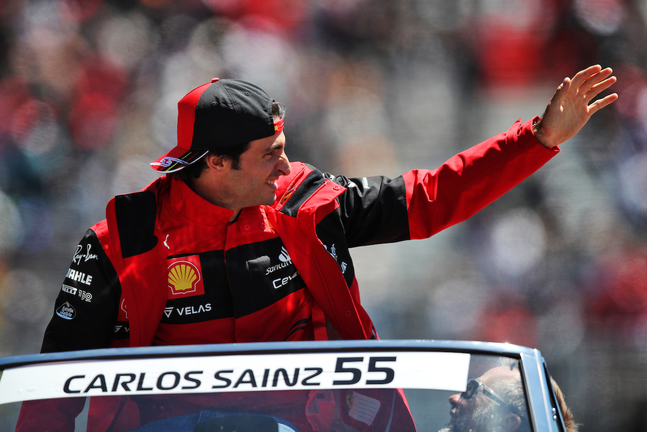 GP CANADA, Carlos Sainz Jr (ESP) Ferrari on the drivers parade.
19.06.2022. Formula 1 World Championship, Rd 9, Canadian Grand Prix, Montreal, Canada, Gara Day.
 - www.xpbimages.com, EMail: requests@xpbimages.com © Copyright: Coates / XPB Images