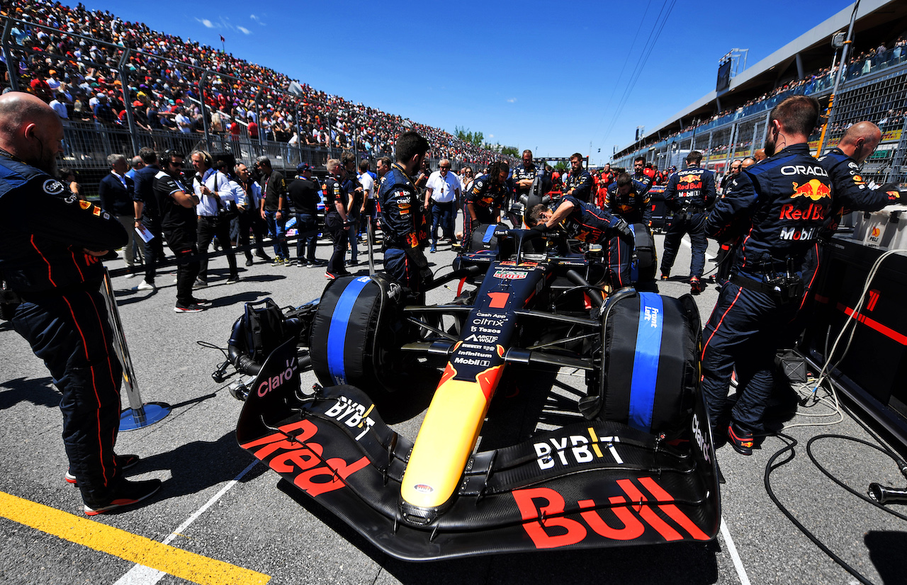GP CANADA, Max Verstappen (NLD) Red Bull Racing RB18 on the grid.
19.06.2022. Formula 1 World Championship, Rd 9, Canadian Grand Prix, Montreal, Canada, Gara Day.
- www.xpbimages.com, EMail: requests@xpbimages.com © Copyright: Price / XPB Images