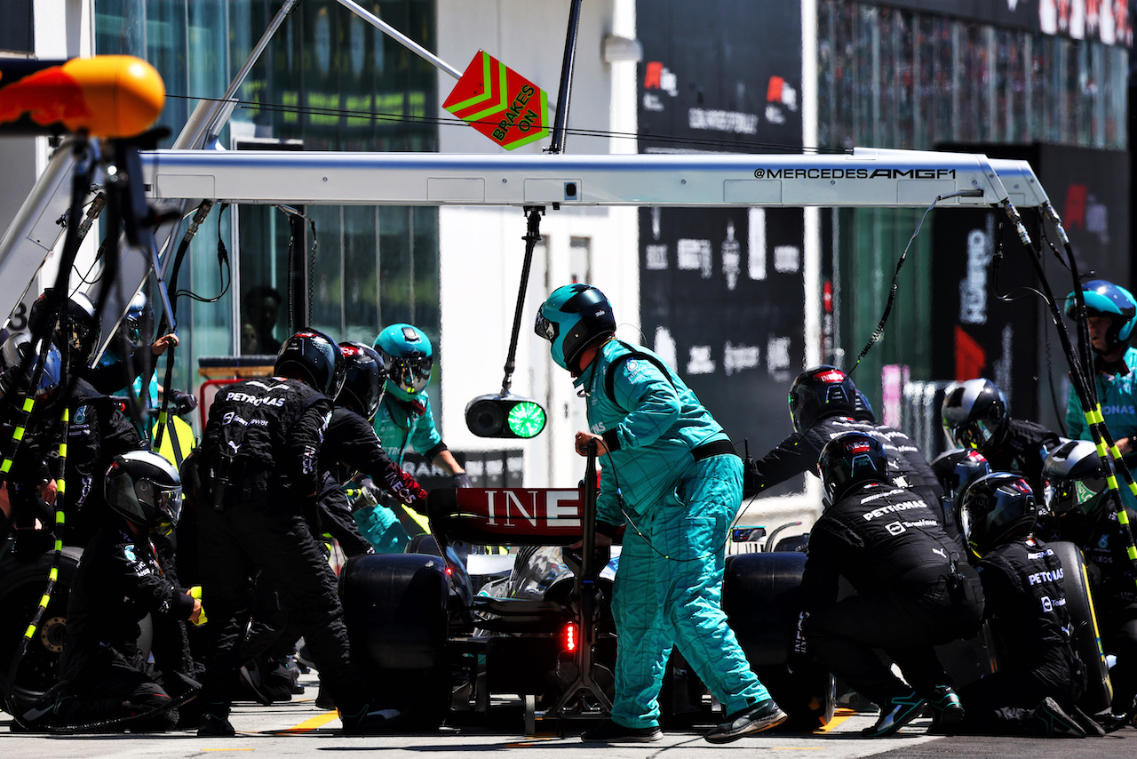 GP CANADA, George Russell (GBR) Mercedes AMG F1 W13 makes a pit stop.
19.06.2022. Formula 1 World Championship, Rd 9, Canadian Grand Prix, Montreal, Canada, Gara Day.
- www.xpbimages.com, EMail: requests@xpbimages.com © Copyright: Batchelor / XPB Images