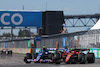 GP CANADA, Esteban Ocon (FRA) Alpine F1 Team A522 e Charles Leclerc (MON) Ferrari F1-75.
19.06.2022. Formula 1 World Championship, Rd 9, Canadian Grand Prix, Montreal, Canada, Gara Day.
- www.xpbimages.com, EMail: requests@xpbimages.com © Copyright: Batchelor / XPB Images