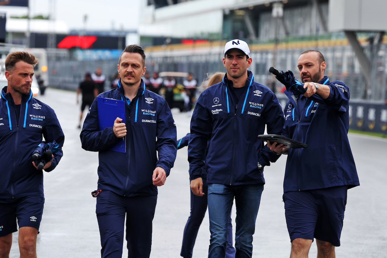 GP CANADA, Nicholas Latifi (CDN) Williams Racing walks the circuit with the team.
16.06.2022. Formula 1 World Championship, Rd 9, Canadian Grand Prix, Montreal, Canada, Preparation Day.
- www.xpbimages.com, EMail: requests@xpbimages.com © Copyright: Bearne / XPB Images